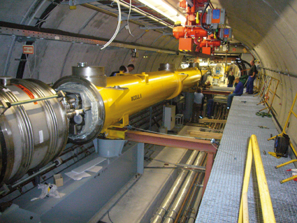 Einbau des Beschleunigermoduls Nr. 6 in den FLASH-Tunnel