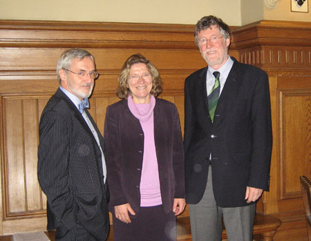 Von links nach rechts: Staatsrat Ronald Salchow, Universitätspräsidentin Monika Auweter-Kurtz und DESY-Direktor Albrecht Wagner.